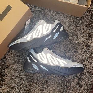 Brand new yeezy 700 mnvn 🔥🔥🔥🔥
